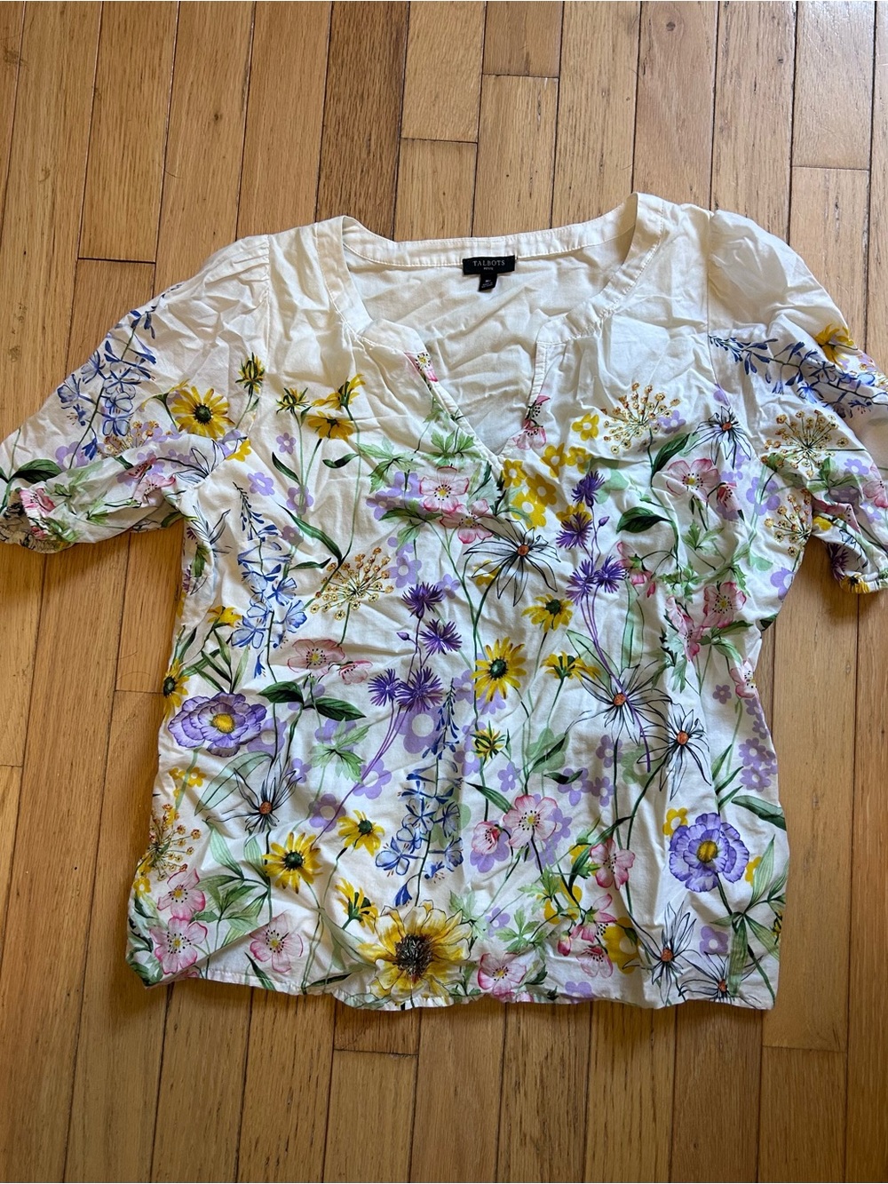Floral v neck Women’s Top in White with Multicolor Print
